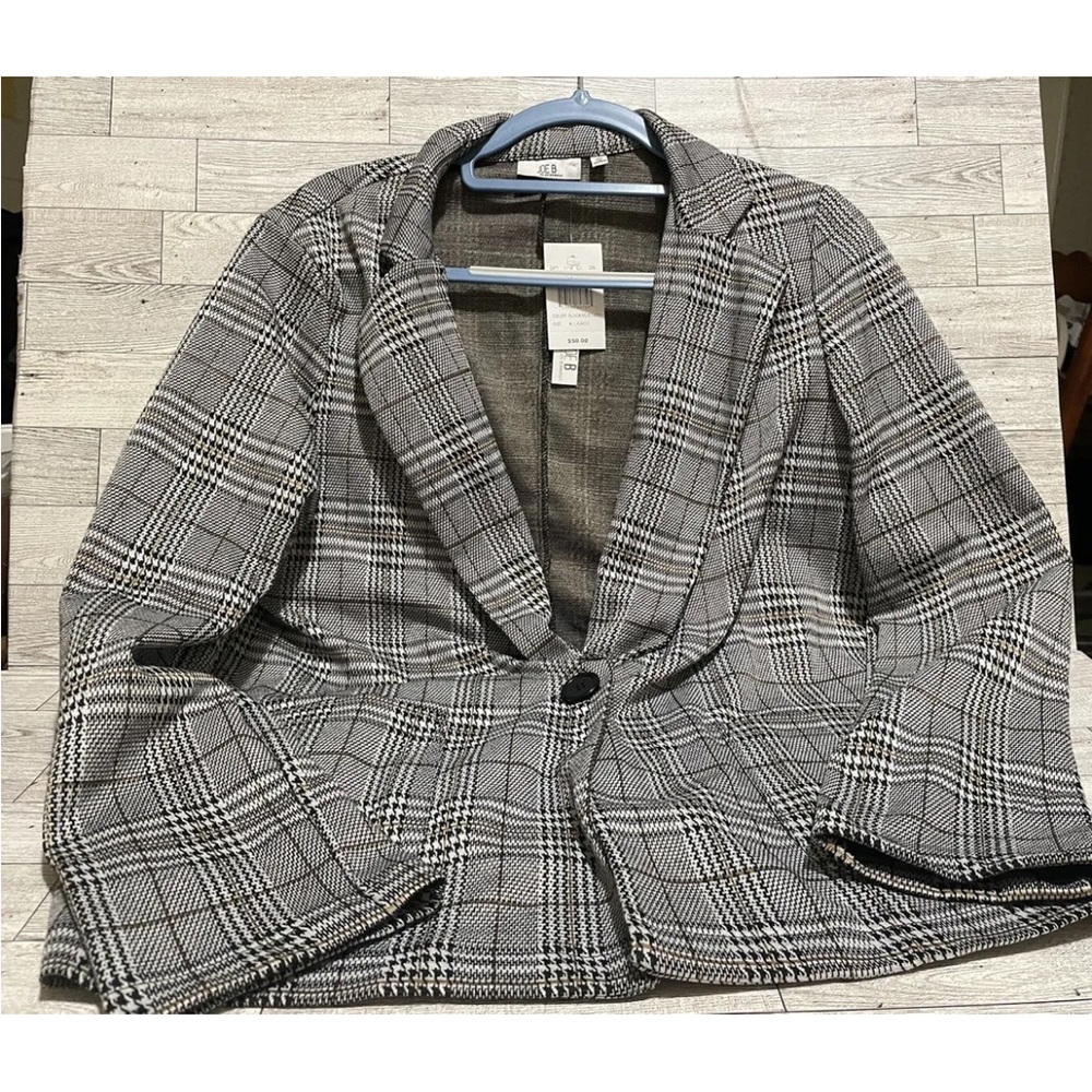 Women’s Fashion Blazer Size Xtra Large New with Tags